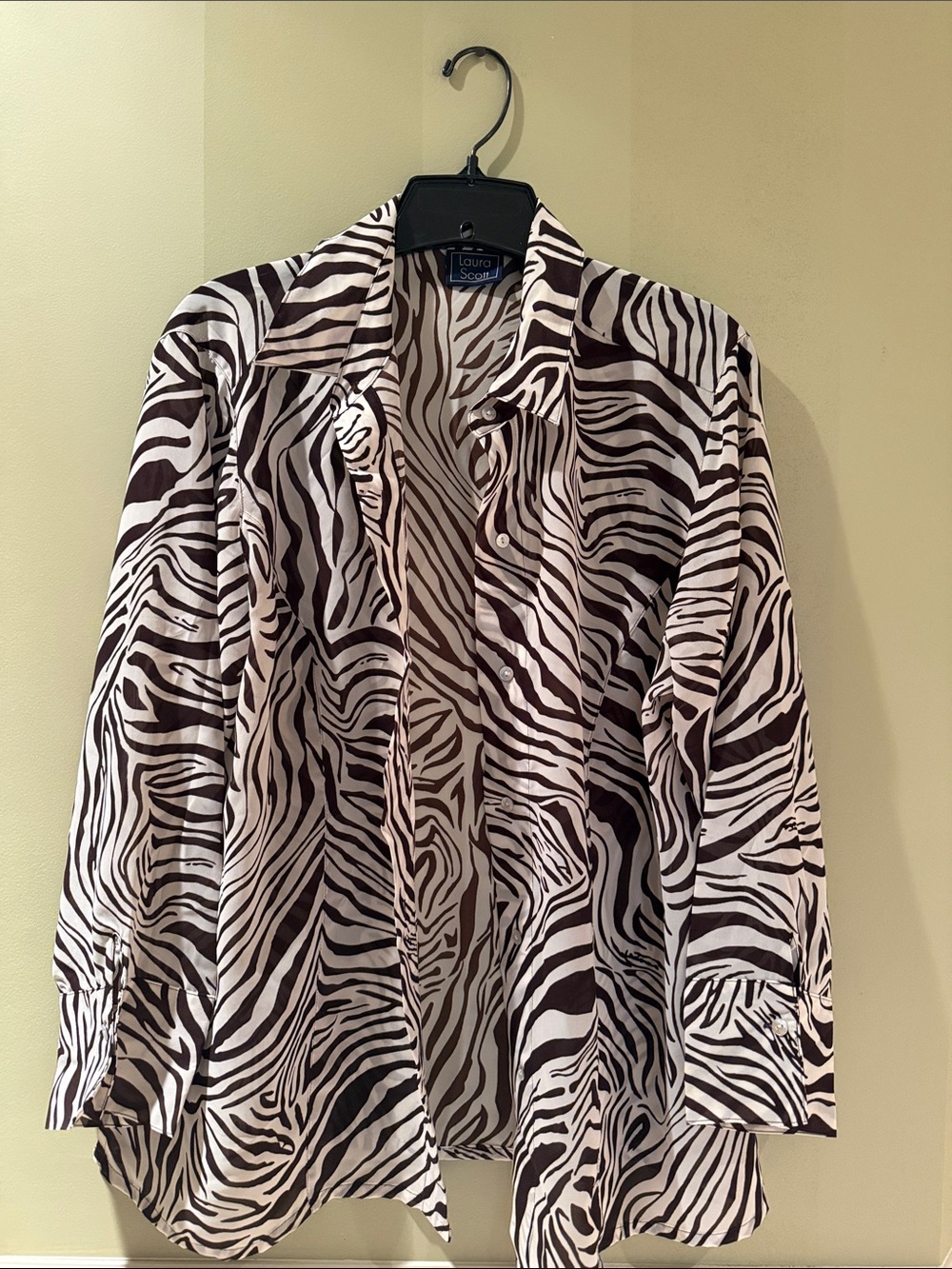 Laura Scott Black and White Zebra Print Blouse. (Off)